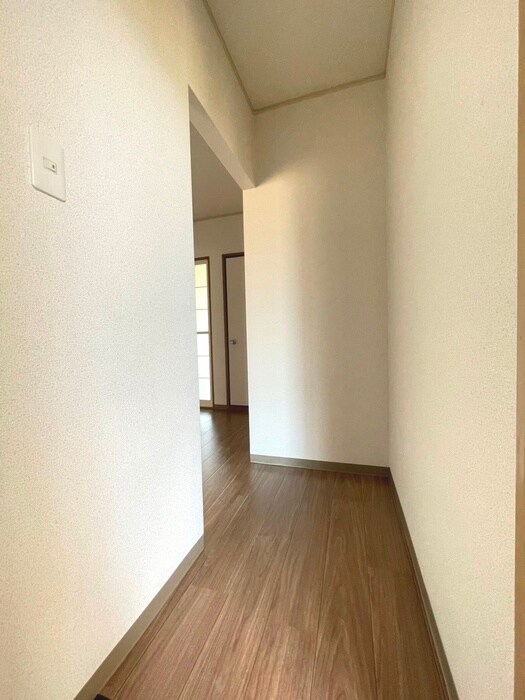 物件内観写真16　(廊下)