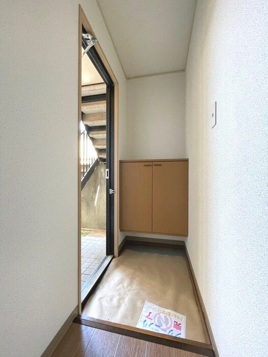 物件内観写真17　(玄関)