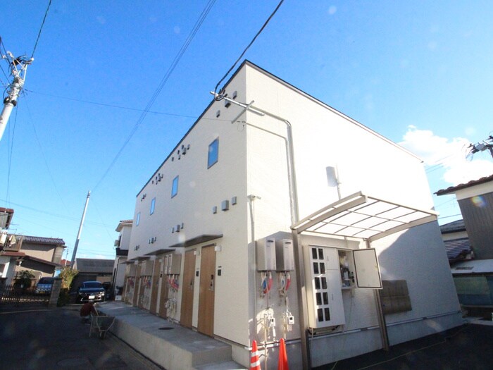 物件外観写真2　(エントランス部分)