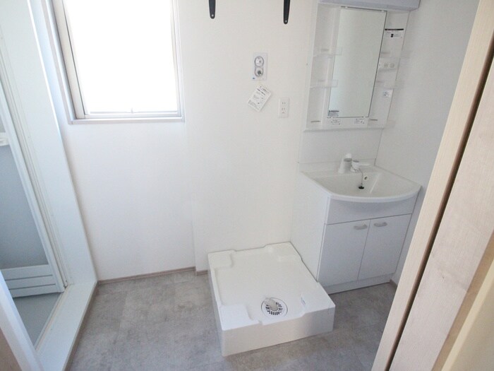 物件内観写真13　(洗濯機置場)