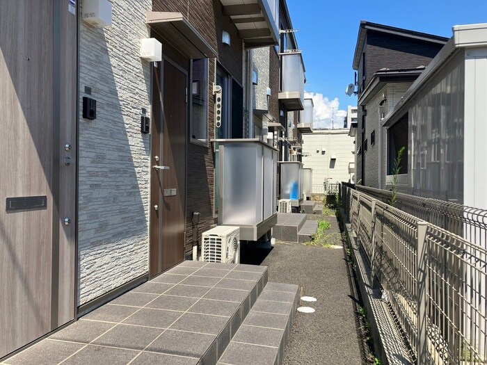 物件外観写真4　(エントランス部分)