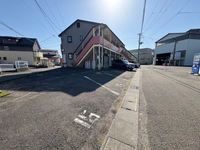 物件外観写真2　(駐車場)