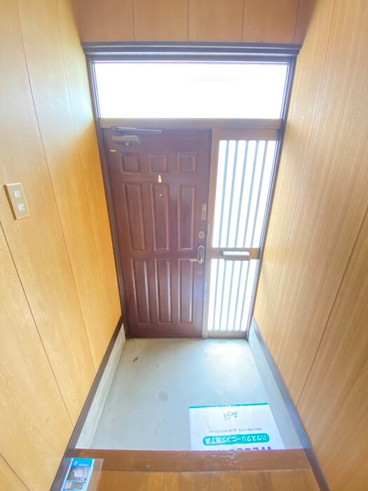 物件内観写真16　(玄関)
