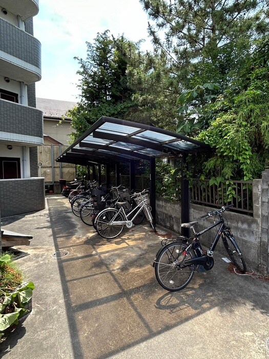 物件外観写真5　(駐輪場)