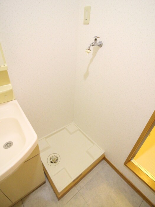 物件内観写真13　(洗濯機置場)