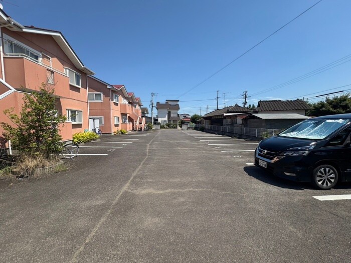 物件外観写真4　(駐車場)