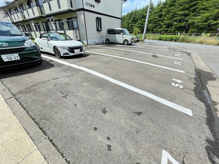 物件外観写真3　(駐車場)