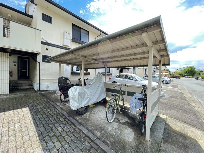 物件外観写真4　(駐輪場)