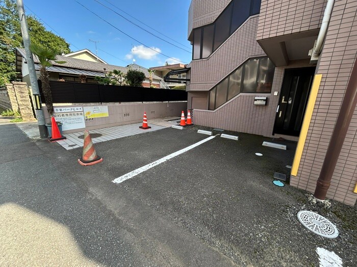 物件外観写真2　(駐車場)