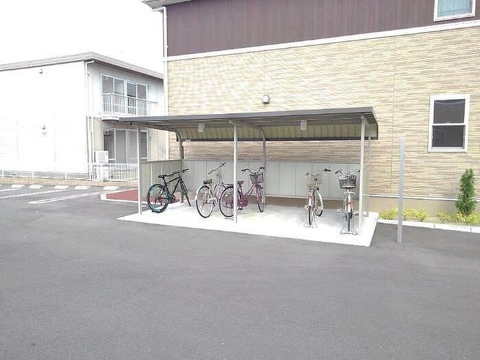 物件外観写真2　(駐輪場)