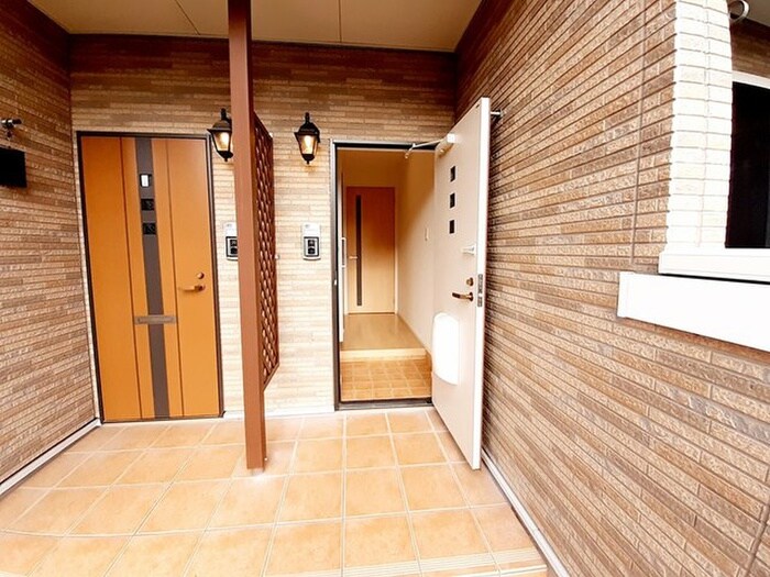 物件内観写真16　(玄関)