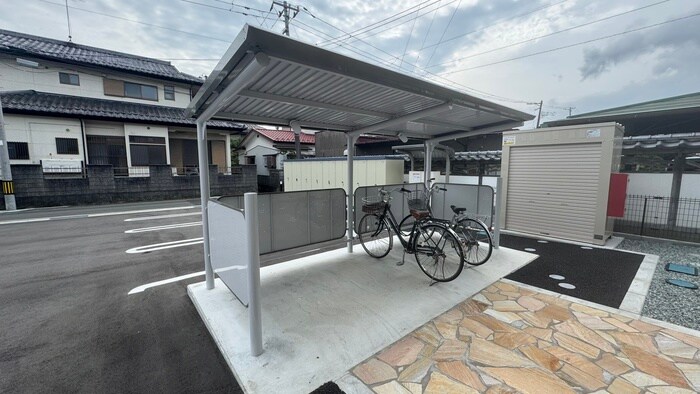 物件外観写真3　(駐輪場)