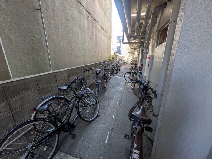 物件外観写真6　(駐輪場)