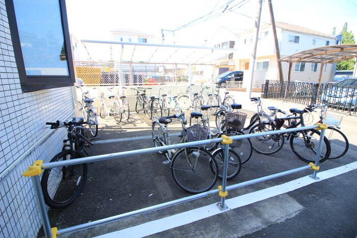 物件外観写真3　(駐輪場)