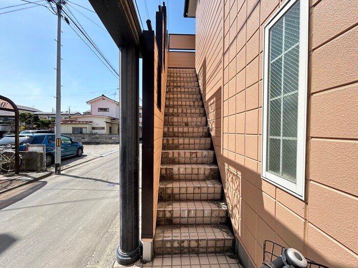 物件外観写真3　(エントランス部分)