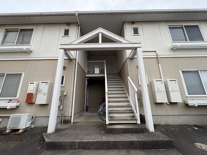 物件外観写真3　(エントランス部分)