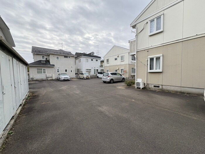 物件外観写真5　(駐車場)