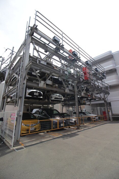 物件外観写真4　(駐車場)