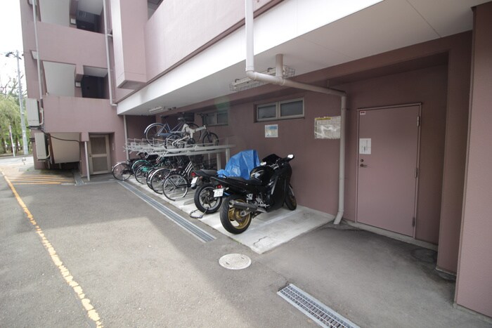 物件外観写真5　(駐輪場)