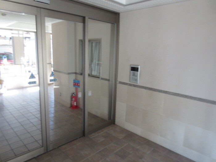 物件外観写真6　(エントランス部分)