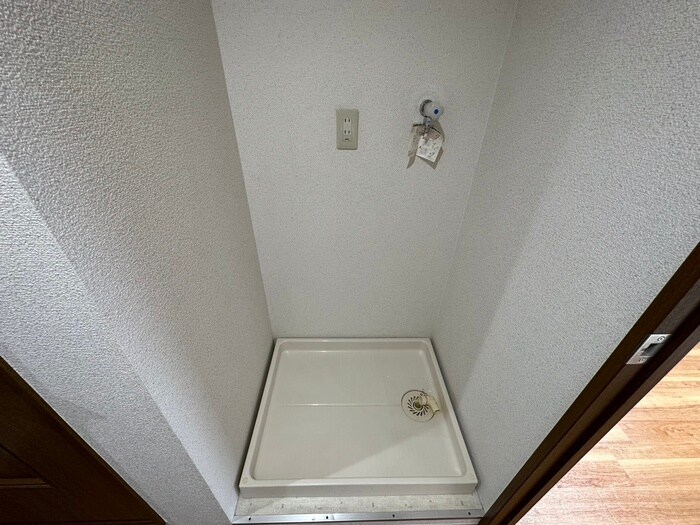 物件内観写真15　(洗濯機置場)