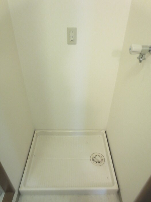 物件内観写真16　(洗濯機置場)