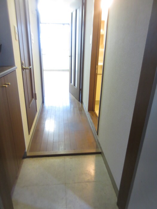 物件内観写真17　(玄関)