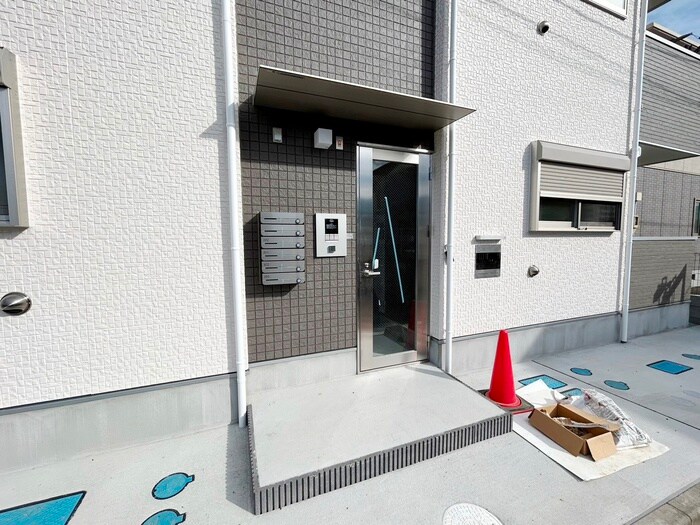 物件外観写真5　(エントランス部分)