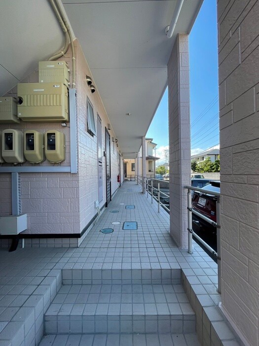 物件外観写真3　(エントランス部分)