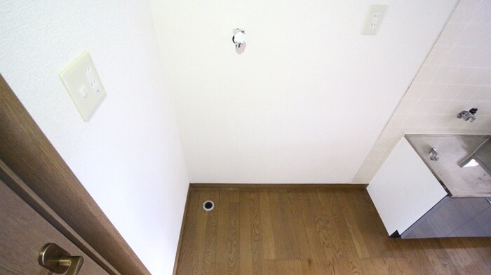 物件内観写真14　(洗濯機置場)