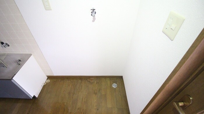 物件内観写真14　(洗濯機置場)
