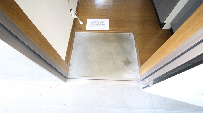 物件内観写真16　(玄関)