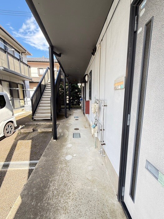 物件外観写真5　(エントランス部分)