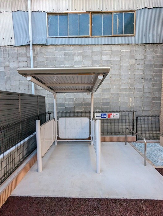 物件外観写真3　(駐輪場)
