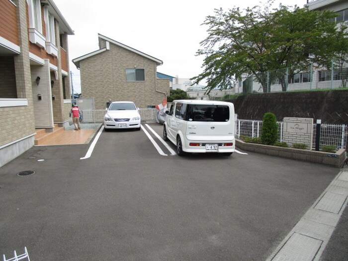 物件外観写真5　(駐車場)