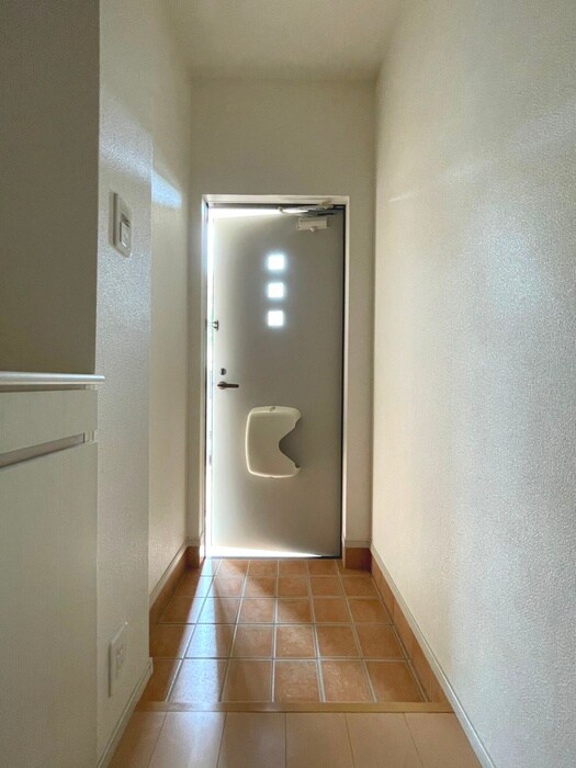 物件内観写真17　(玄関)