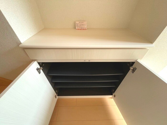 物件内観写真18　(靴箱)