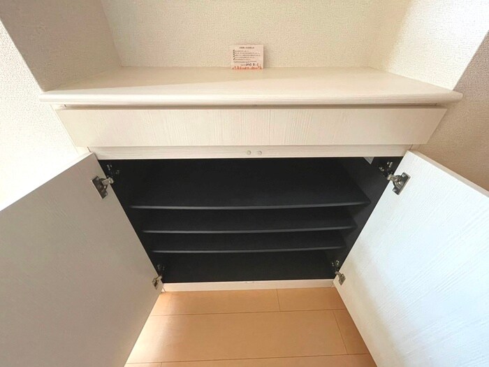 物件内観写真18　(靴箱)