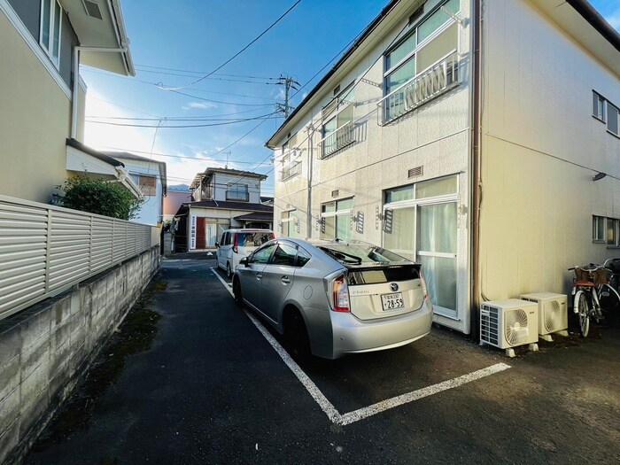 物件外観写真3　(駐車場)