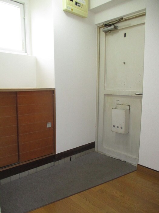 物件内観写真14　(玄関)