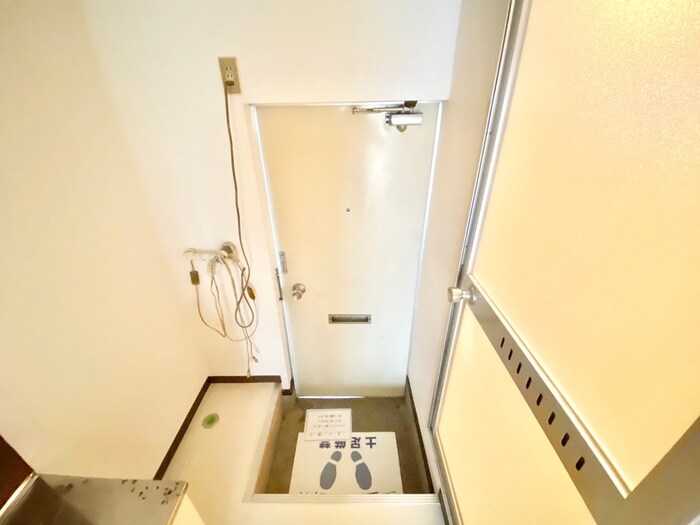 物件内観写真13　(玄関)