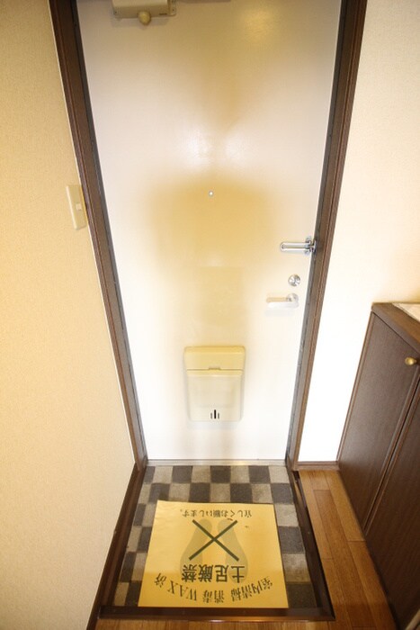 物件内観写真12　(玄関)