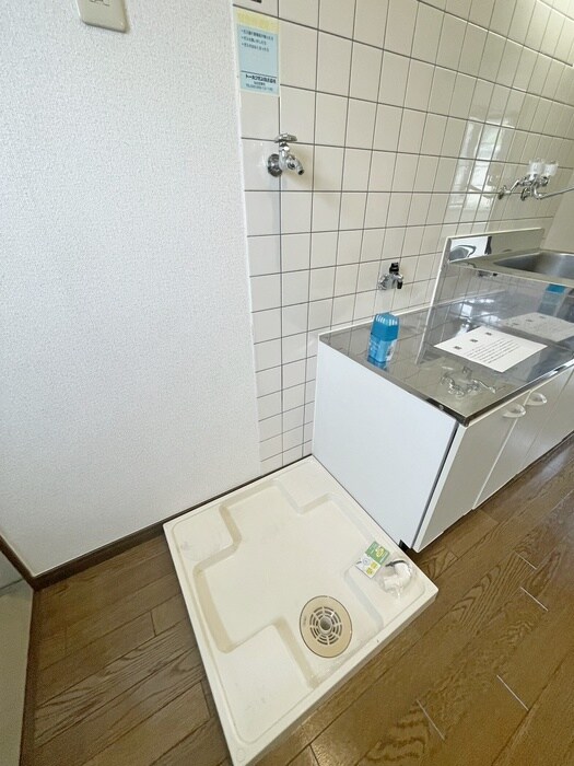 物件内観写真12　(洗濯機置場)