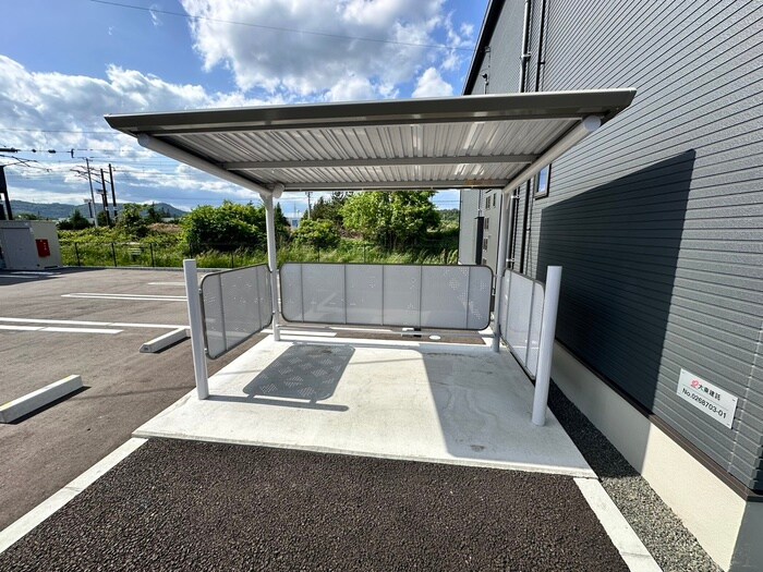 物件外観写真5　(駐輪場)