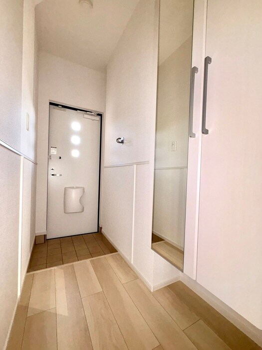 物件内観写真18　(玄関)