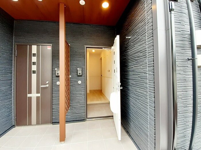 物件内観写真11　(玄関)