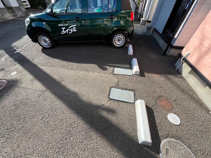 物件外観写真6　(駐車場)