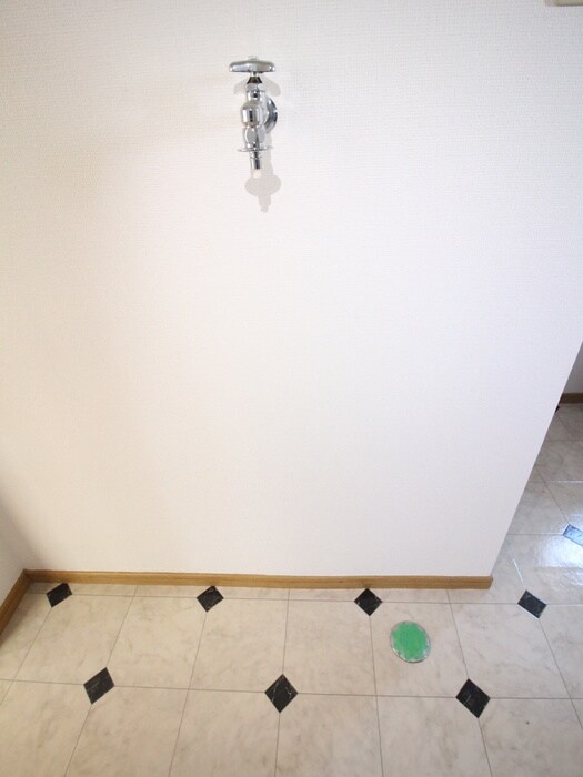 物件内観写真15　(洗濯機置場)