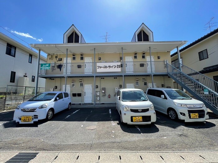 物件外観写真5　(エントランス部分)