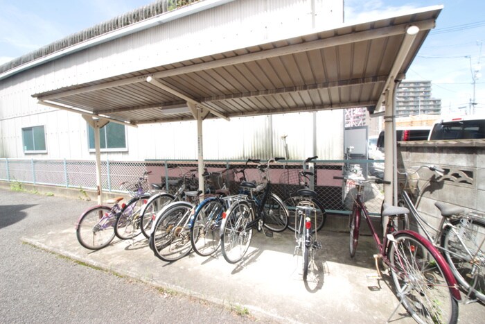 物件外観写真6　(駐輪場)